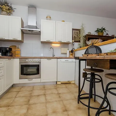 Unique Flora Apartment *