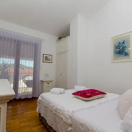 Unique Flora Apartment *